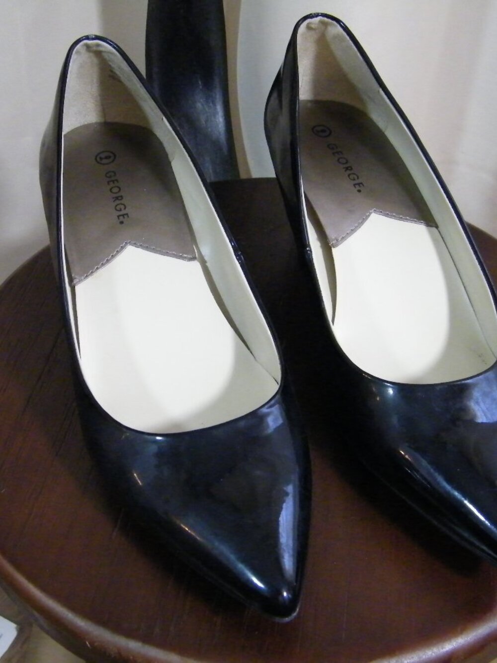 George High heels Sz. 9 NWOT